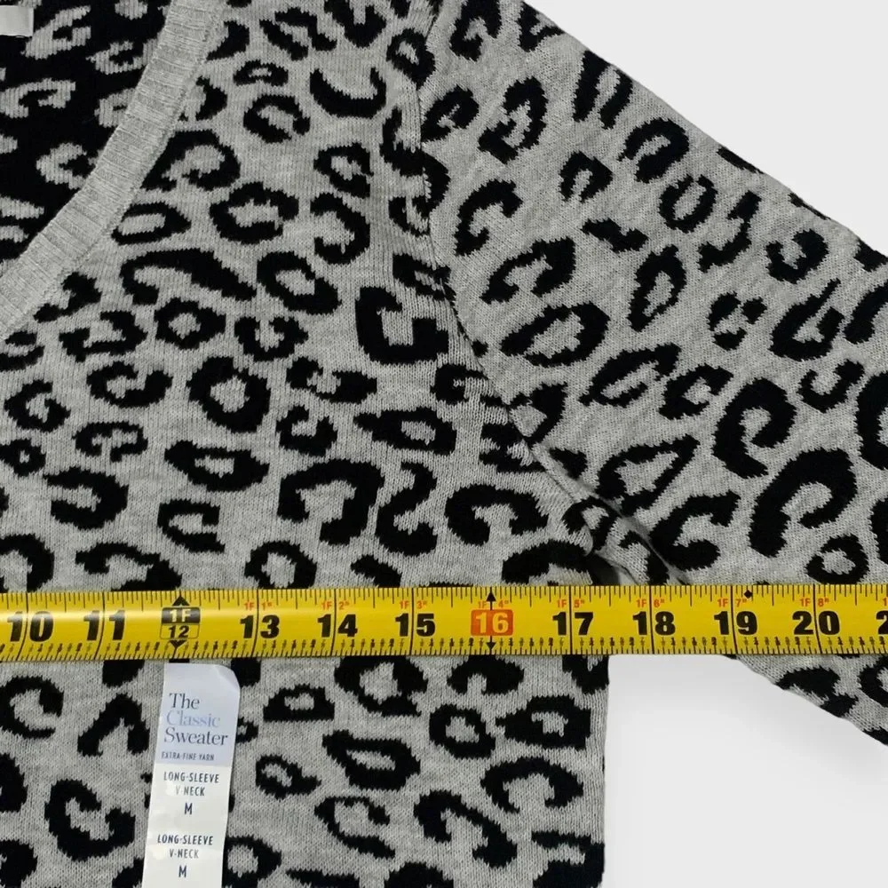 Croft & Barrow Leopard Print Sweater Gray Size Medium Womens Animal Print V-Neck - Picture 8 of 12